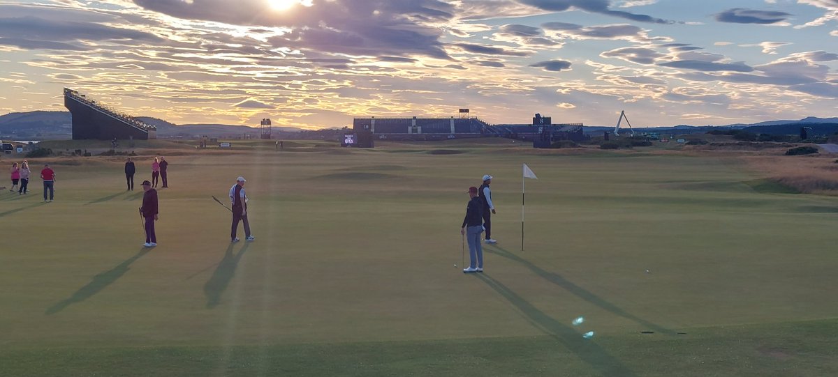 pmulvgolf's tweet photo. Late night practise for @TigerWoods
 and @JustinThomas34 at the @TheHomeofGolf. Just a small crowd for @TheOpen https://t.co/MR7nOB26cF