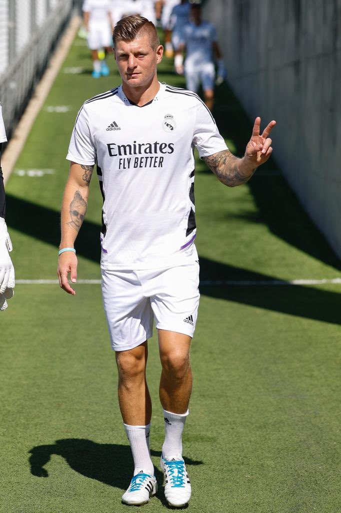 ToniKroos's tweet photo. ✌🏼 https://t.co/XNhh7lsqJ3