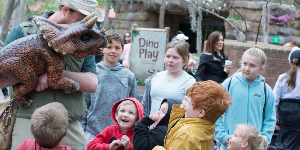 stlzoo's tweet image. We inspire change! People are a big part of what we do at the Zoo. Find your connection to wildlife and wild places the next time you visit. We are open from 8 a.m. to 7 p.m. every Friday and Saturday during the summer! #StlZoo #AnimalsAlways #StlSummer