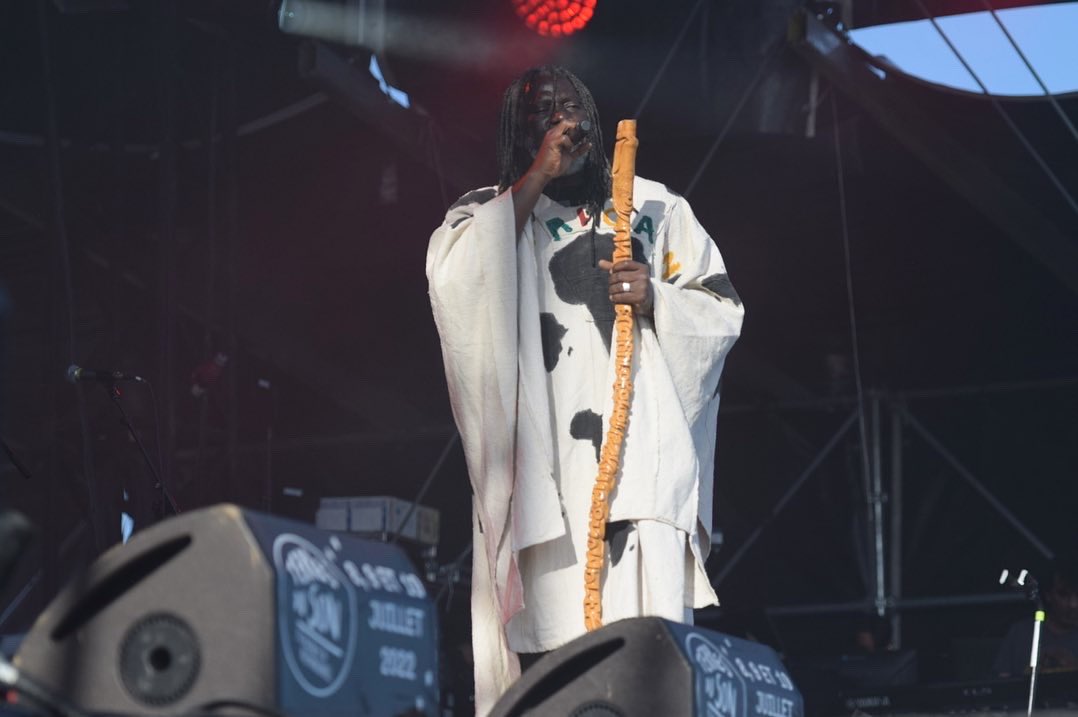 festincentre's tweet photo. Le reggae à l’honneur à @terresduson avec #tikenjahfakoly !
#tds2012 #terresduson #reggae #festival #tours #concert https://t.co/DKIA9yv76y