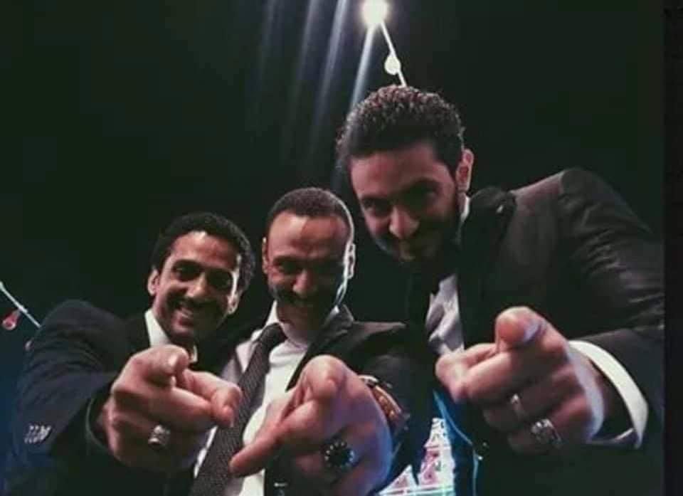 مين الي مقضي العيد في البيت وفاتح تويتر وهو علي السرير :