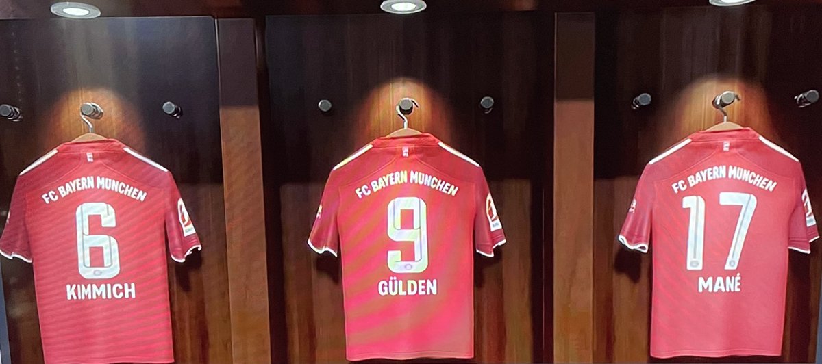 CKloppinho's tweet photo. @SMane_Officiel #Kimmich und @ChrisGlden2 sind das #weltweit beste Scorer-Trio der #Welt mit 53 Scorern in 15 Spielen, erreichen Sie Topwerte und jagen Rekorde diese #Saison 💭🔥⚡️🔴⚪️
#DreamBigHustleHarder #FCBayern #hungriGER #MiaSanMia #HungryLikeALion #unstoppable ❤️🪄🦾 https://t.co/Ogio0wTCg1
