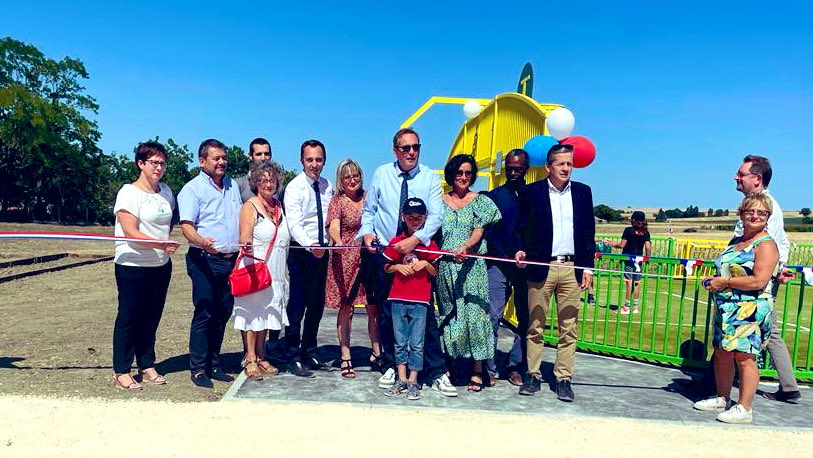 AlainPichon86's tweet photo. 📍A #Chouppes autour de Benoît Princay pour inaugurer le #citystade et l’espace #fitness. Bravo à l’équipe municipale de sa mobilisation. Le @departement86, partenaire financier de cette belle opération pour le bien vivre des habitants ! https://t.co/EwxlJS2uq1