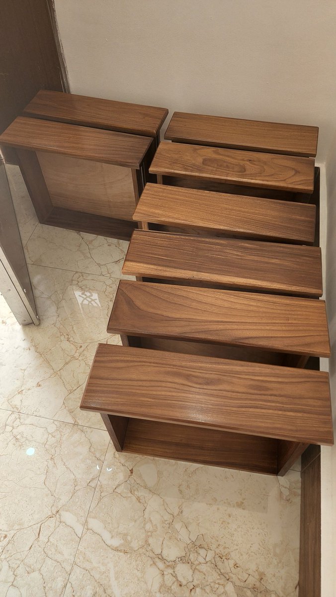 sethkikuni's tweet image. Les Merveilles de chez nous. Le bois Afromosia. Main d&apos;oeuvre locale.