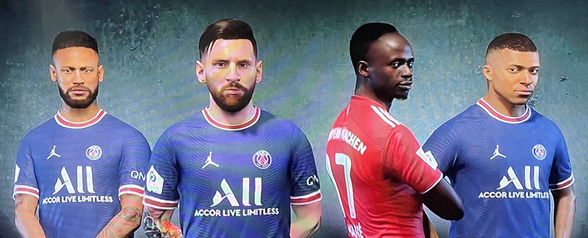 CKloppinho's tweet photo. @SMane_Officiel steht in der engeren Auswahl zum #BallonDor und muss sich gegen gleich 3 @PSG_inside Akteure durchsetzen! Wir glauben an dich! 💭🏆🔴⚪️❤️
#BallonDorNachMünchen #MiaSanMia #FCBayern ⚡️🧨 https://t.co/Ag8T4XPhcc