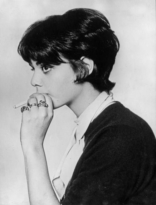 dureengreen's tweet photo. I so desperately want to chop my hair to this length I’m willing to beg my agents at this point https://t.co/NVvJ78VgZp