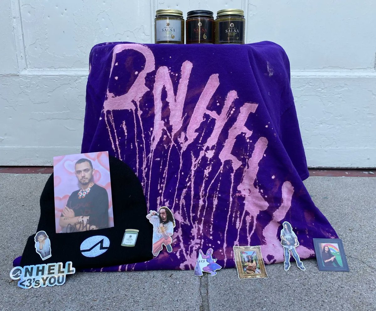 Retweet this and I might give it to you. Salsa shirt beanie and alllll this <3