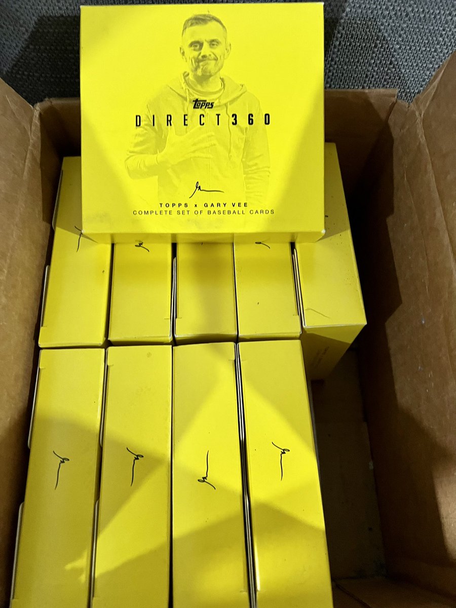 E_Mega_7016's tweet image. Everyone posting @veefriends cards still waiting on mine but who has some of these ? @garyvee