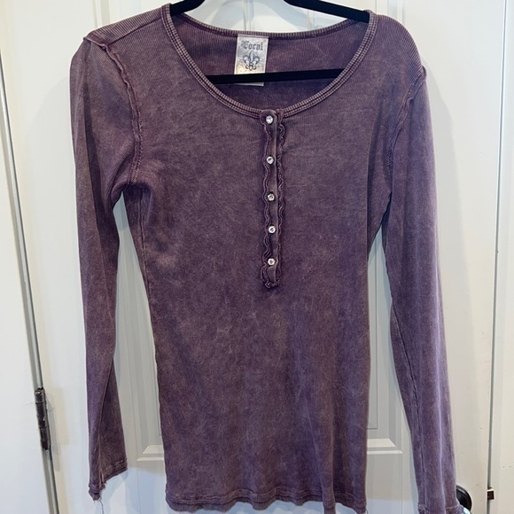 nikicream's tweet photo. So good I had to share! Check out all the items I'm loving on @Poshmarkapp #poshmark #fashion #style #shopmycloset #vocal #fate #gap: https://t.co/kLMslRaZS9 https://t.co/3WUk1yKLKQ