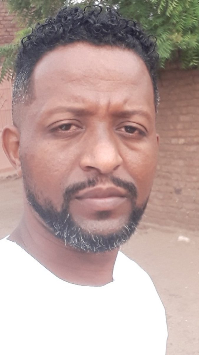 طَابَت أعيادُكم برِفقةِ مَن تُحبّون كل عَام والفَرح يملئ قلوبَكم.. عيدكم مُبَارك ♥️