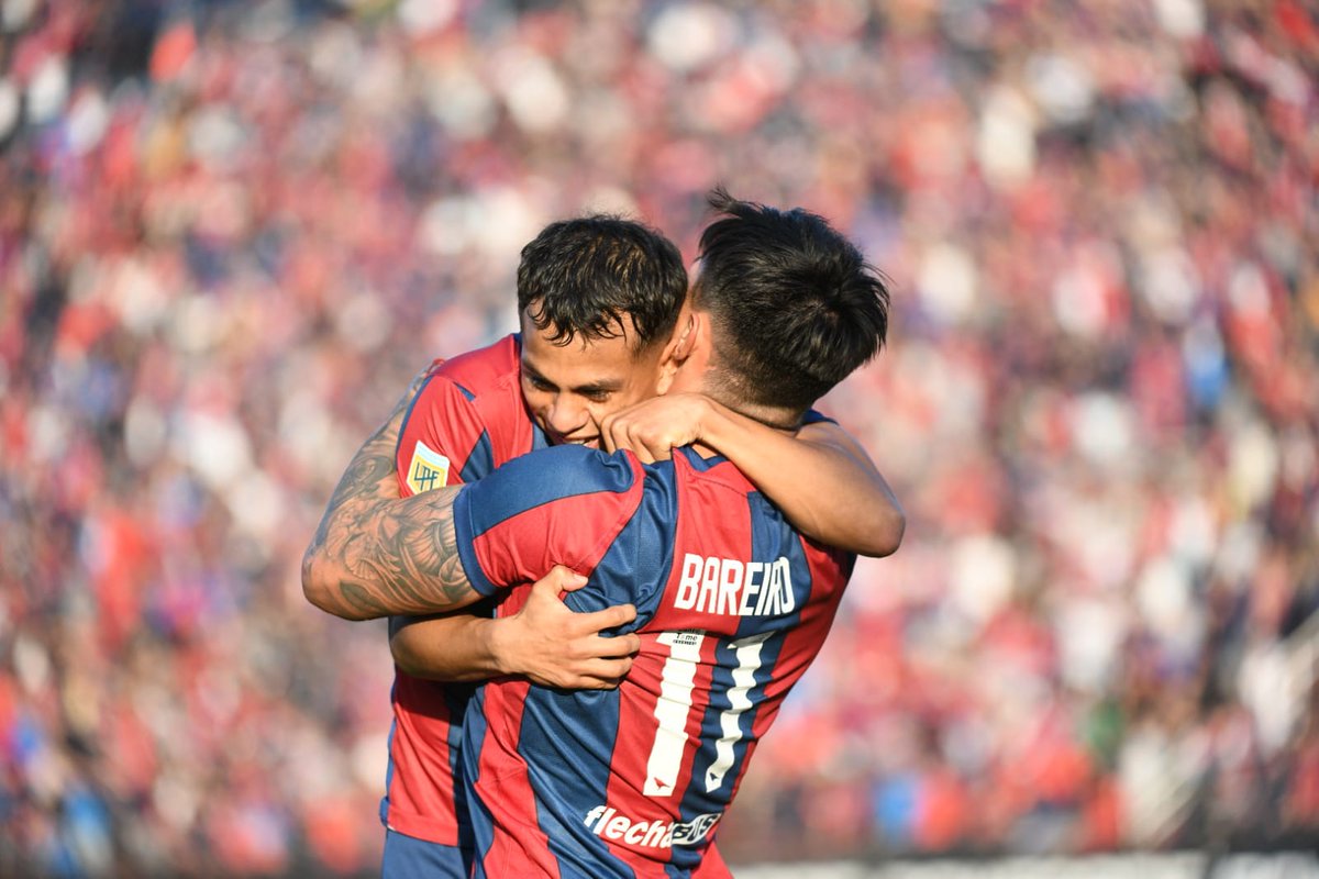 ¡GANOOOOOO SAN LORENZOOO!

Con goles de Bareiro y Giay San Lorenzo le ganó 2-1 a Boca.