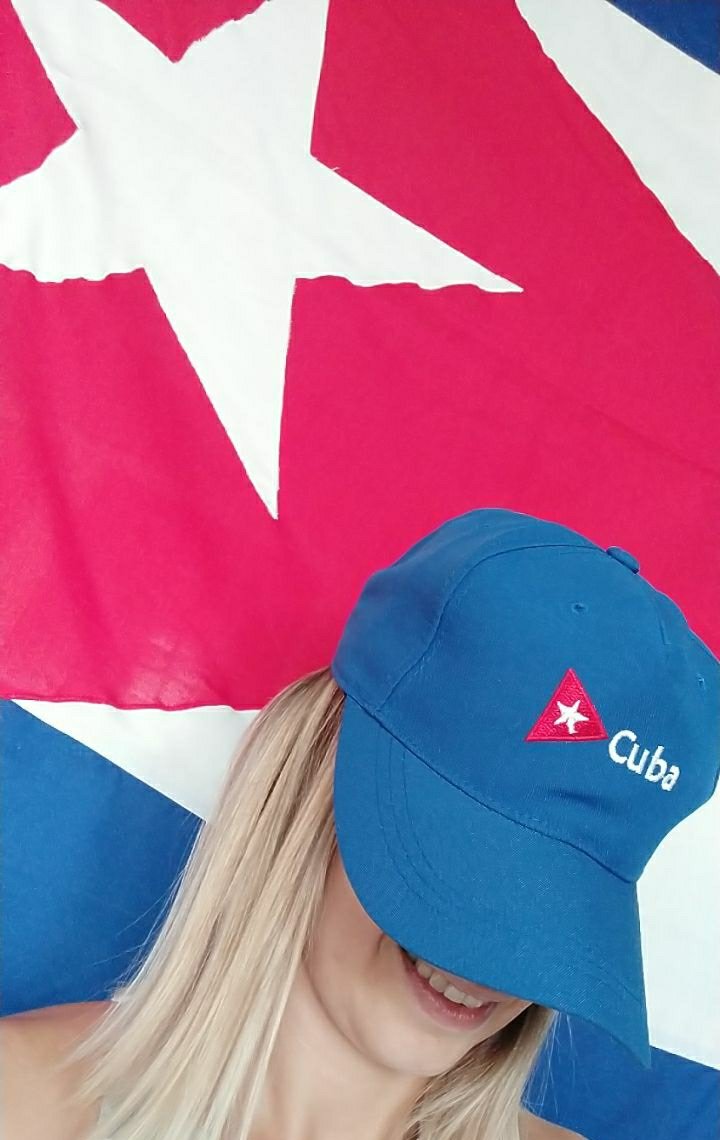 Un rubí
Cinco franjas
Y una estrella...
CUBA QUE LINDA ES CUBA 😍🇨🇺

#MiPosiciónEsLaPaz
#CubaPorLaPaz #DeZurdaTeam