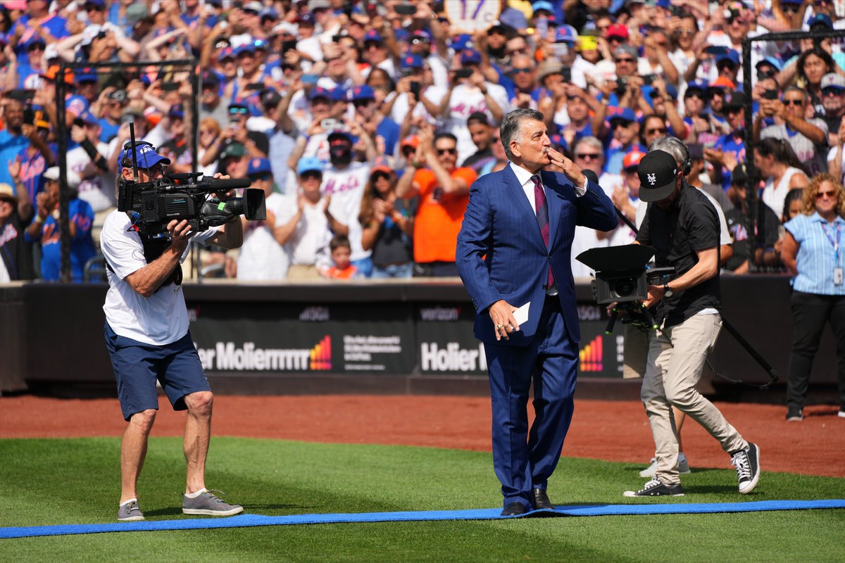 MLB's tweet photo. #KE17H forever. 

The @Mets retire Keith Hernandez's No. 17 at Citi. https://t.co/ilBk9gGFNh