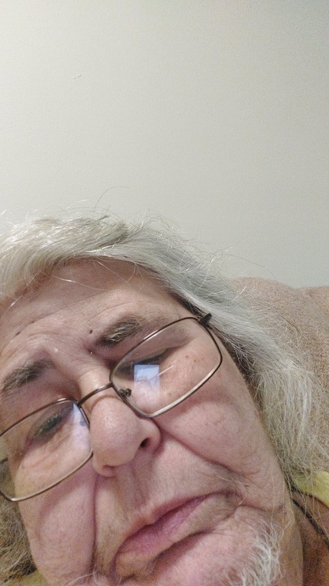 Simonne05982601's tweet photo. So.   Bored https://t.co/53INMYhsDW