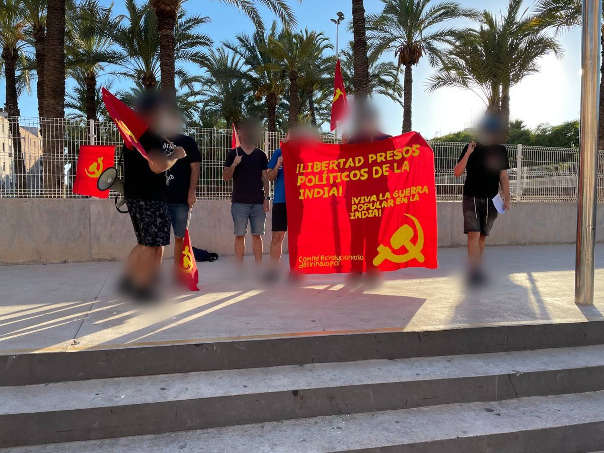 cr_vinalopo's tweet photo. 🔴¡Libertad presos políticos de la India! ¡Viva la Guerra Popular en la India!

A pesar de un tremendo despliegue de las fuerzas represivas del Estado donde han intimidado a los manifestantes, la concentración se ha llevado a cabo en pleno corazón del proletario barrio de Carrús. https://t.co/gRKeOG1EMH