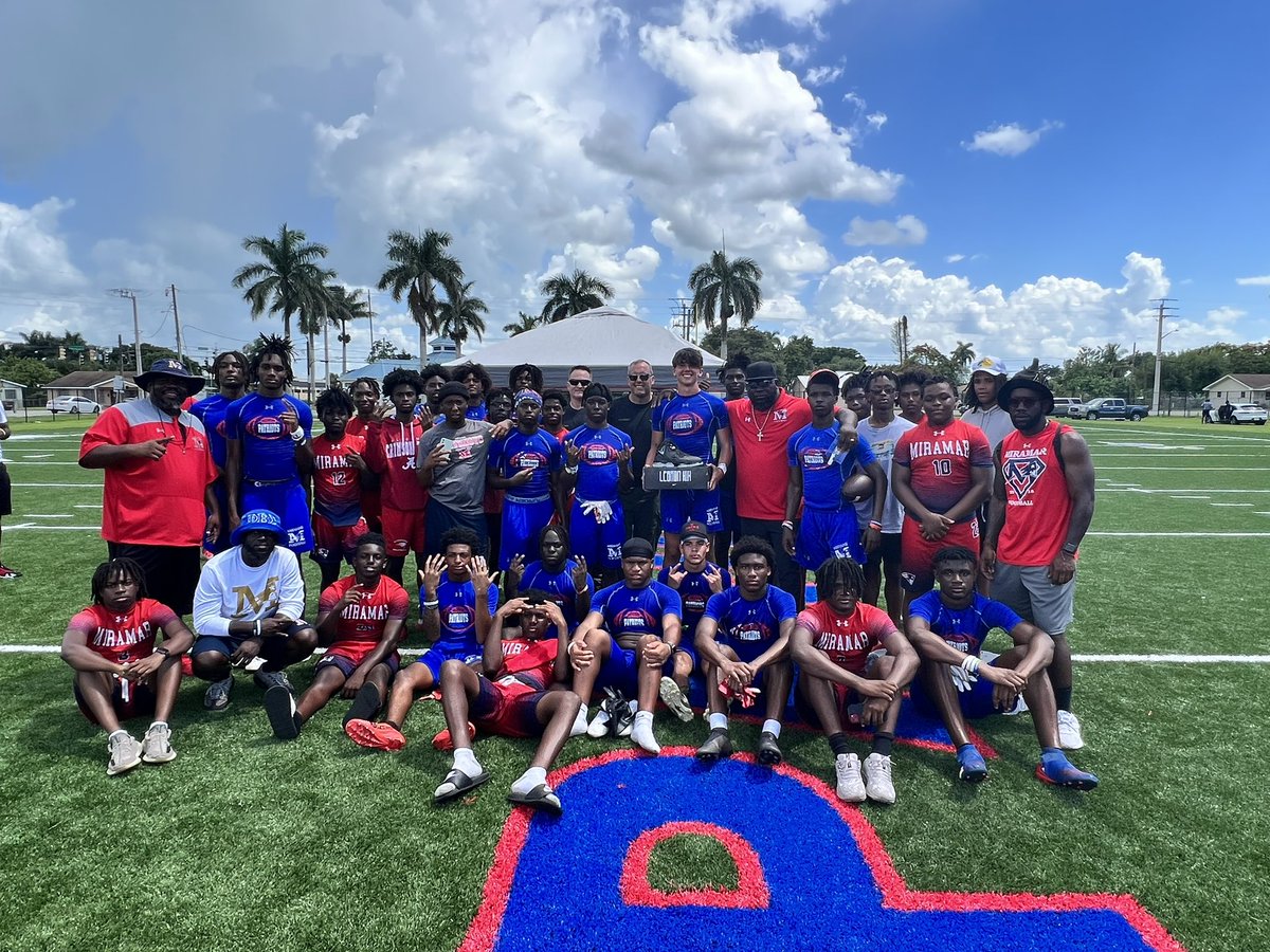 CoachRay_DBs's tweet photo. The Miramar Patriots come away with another championship win…this time in Pahokee at the Future Gridiron Legends Tournament. 🔴⚪️🔵 #PERFECTINGOURCRAFT #WEAREMIRAMAR @CoachAJScott @msformoso @MiramarFootball https://t.co/jexsQZ6ic8