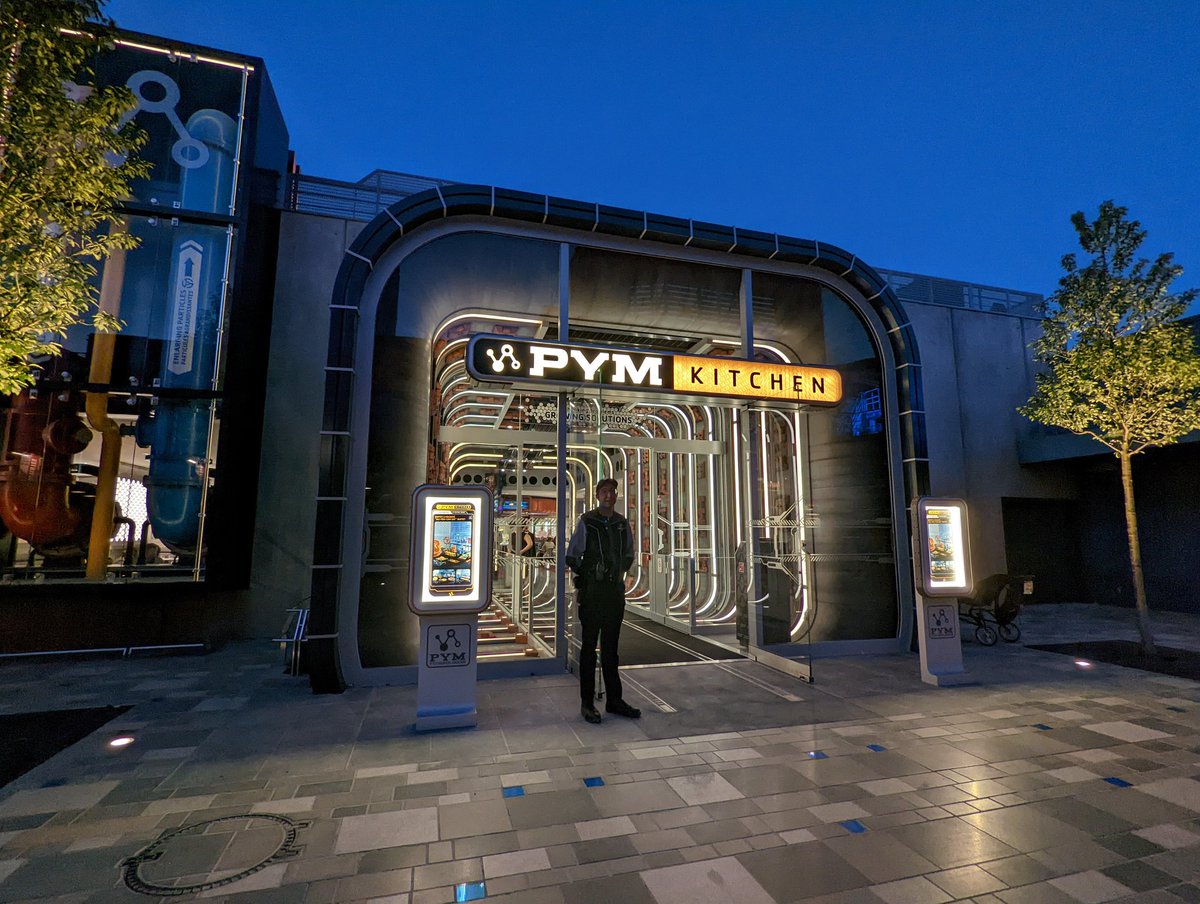 travelttmagic's tweet photo. PYM Kitchen looks awesome at night #AvengersCampusParis https://t.co/meouL4SZtT