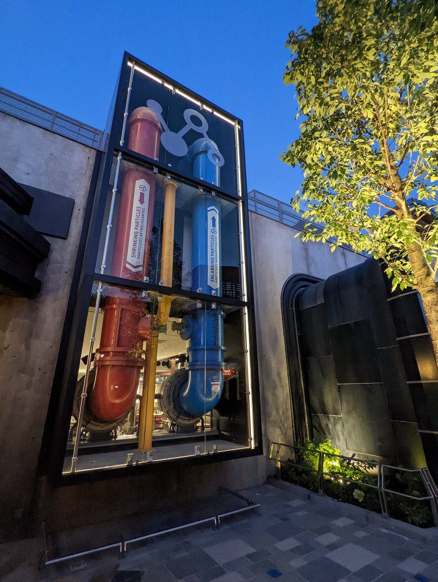 travelttmagic's tweet photo. PYM Kitchen looks awesome at night #AvengersCampusParis https://t.co/meouL4SZtT
