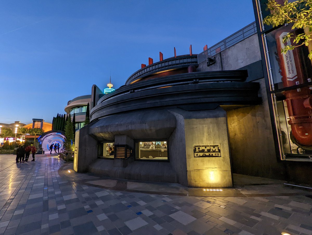 travelttmagic's tweet photo. PYM Kitchen looks awesome at night #AvengersCampusParis https://t.co/meouL4SZtT