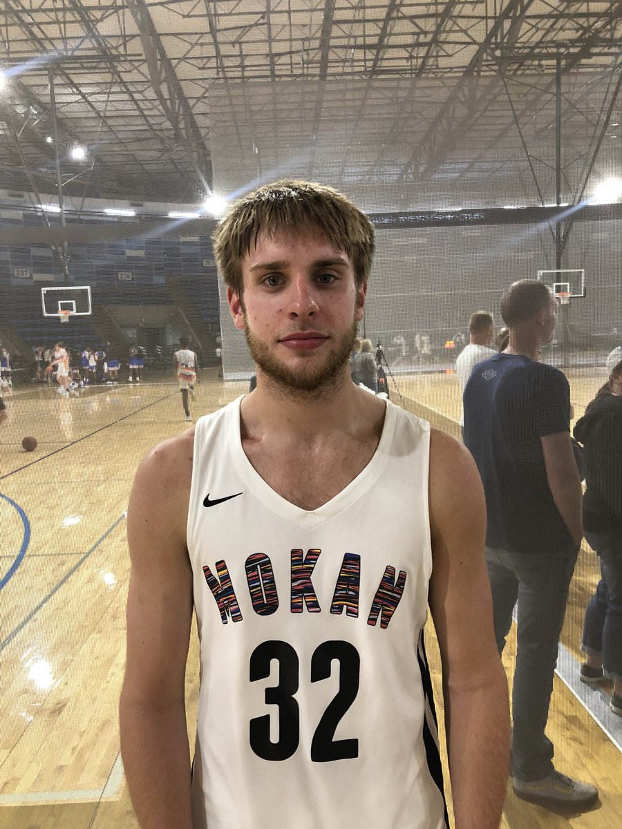 IceColdJones_'s tweet photo. Mokan Select 17u Red moves to 3-0 on the weekend with a comeback win over Arkansas Mavericks. Down 8 with 1:15 left. @Iam_Dash415 made the go ahead layup off a dime from @JaceStanton with 6 seconds left to seal the win. Showed great composure to finish! https://t.co/j3C4g9Pnh9