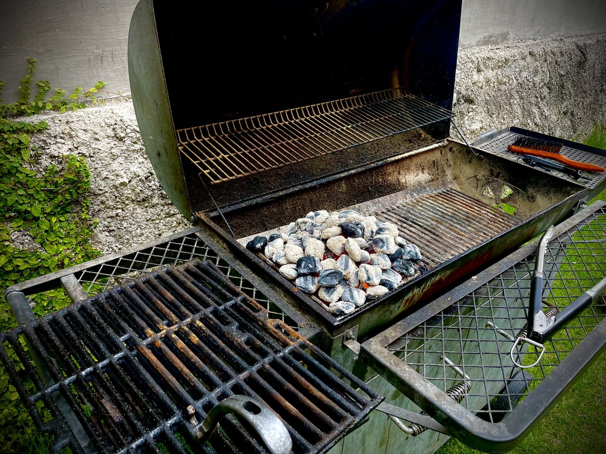 carlosaguila's tweet photo. Hoy sacamos al #Colossus xq hoy también #SeAsa 🔥 
.
.
.
Recio con unos #PorkLoins https://t.co/VI9dIVB8Iv