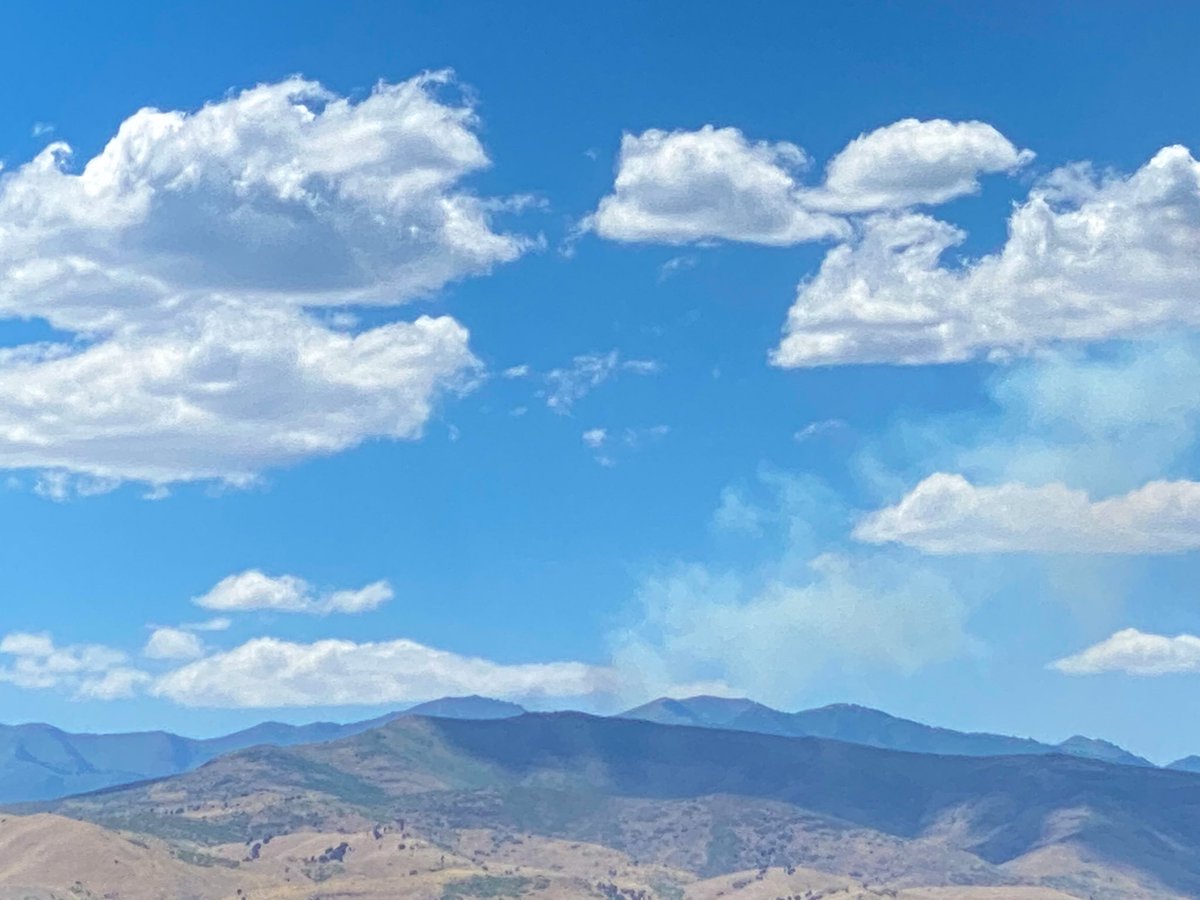 SLCScanner's tweet photo. #NewFire?? Smoke is visible from #Bluffdale looking southwest in the #FivemilePass area. @UtahWildfire https://t.co/cX1qvgZ4Sw