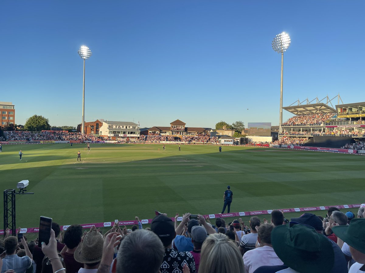 kathib98's tweet photo. @Rileerr  @SomersetCCC  what an amazing evening! https://t.co/749mdBluB9