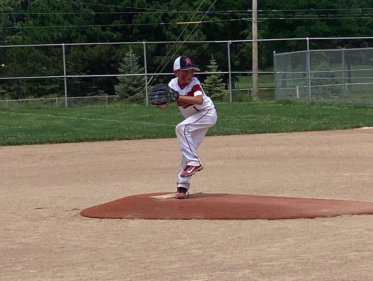 8U went 2-0 today to move on to tomorrow in Bronze bracket. Keep rolling dogs!!