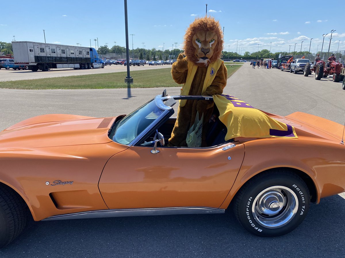 ByronLions's tweet photo. Lucky gets to ride in a hot whip!  @dj_mumma https://t.co/gboPF4cz1P