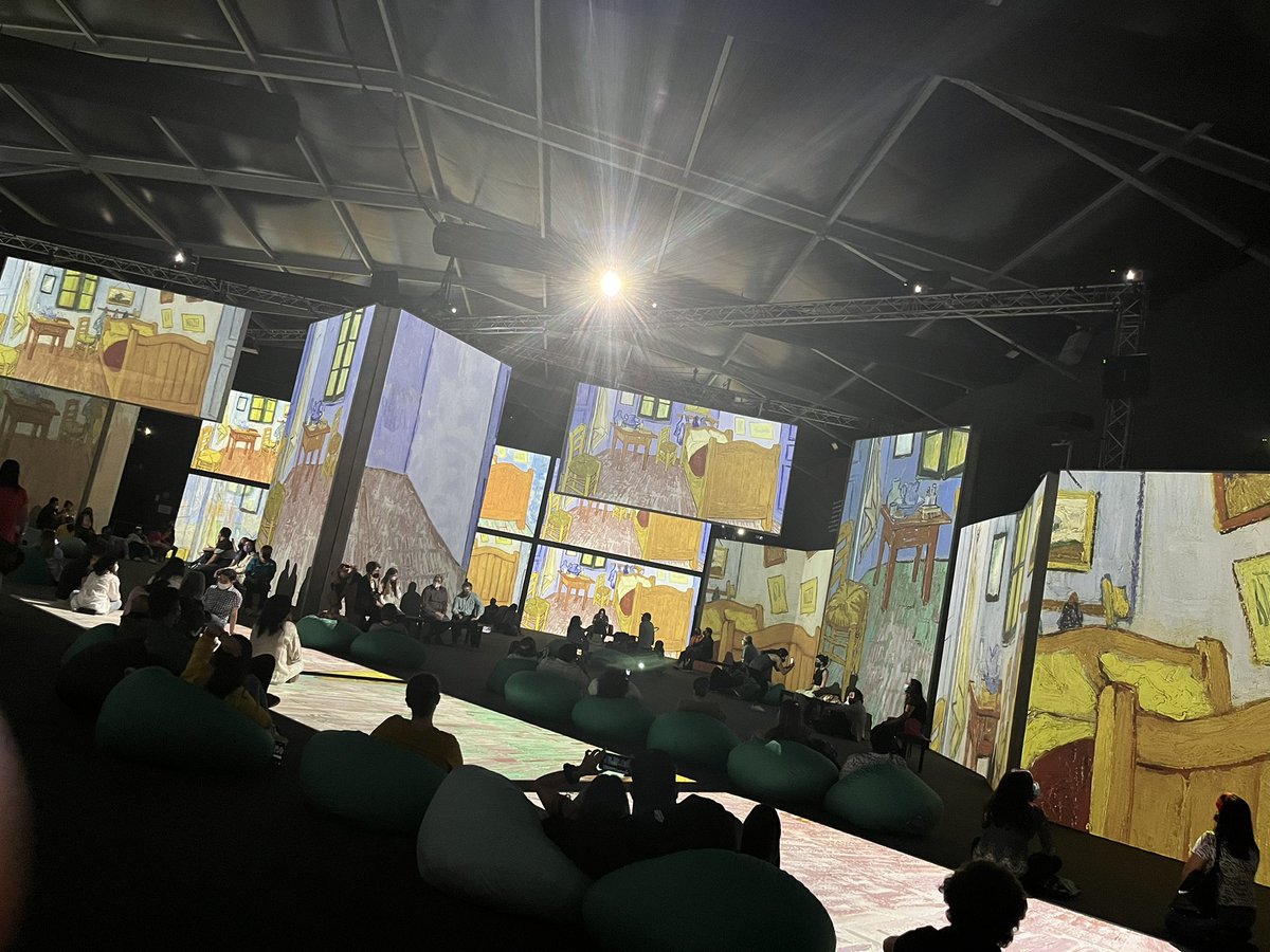 MHGenis's tweet image. Van Gogh Alive. Gracias @AdriDelgadoRuiz y al @Dedoenlallaga_  una experiencia fantástica 😎😉🙃😁