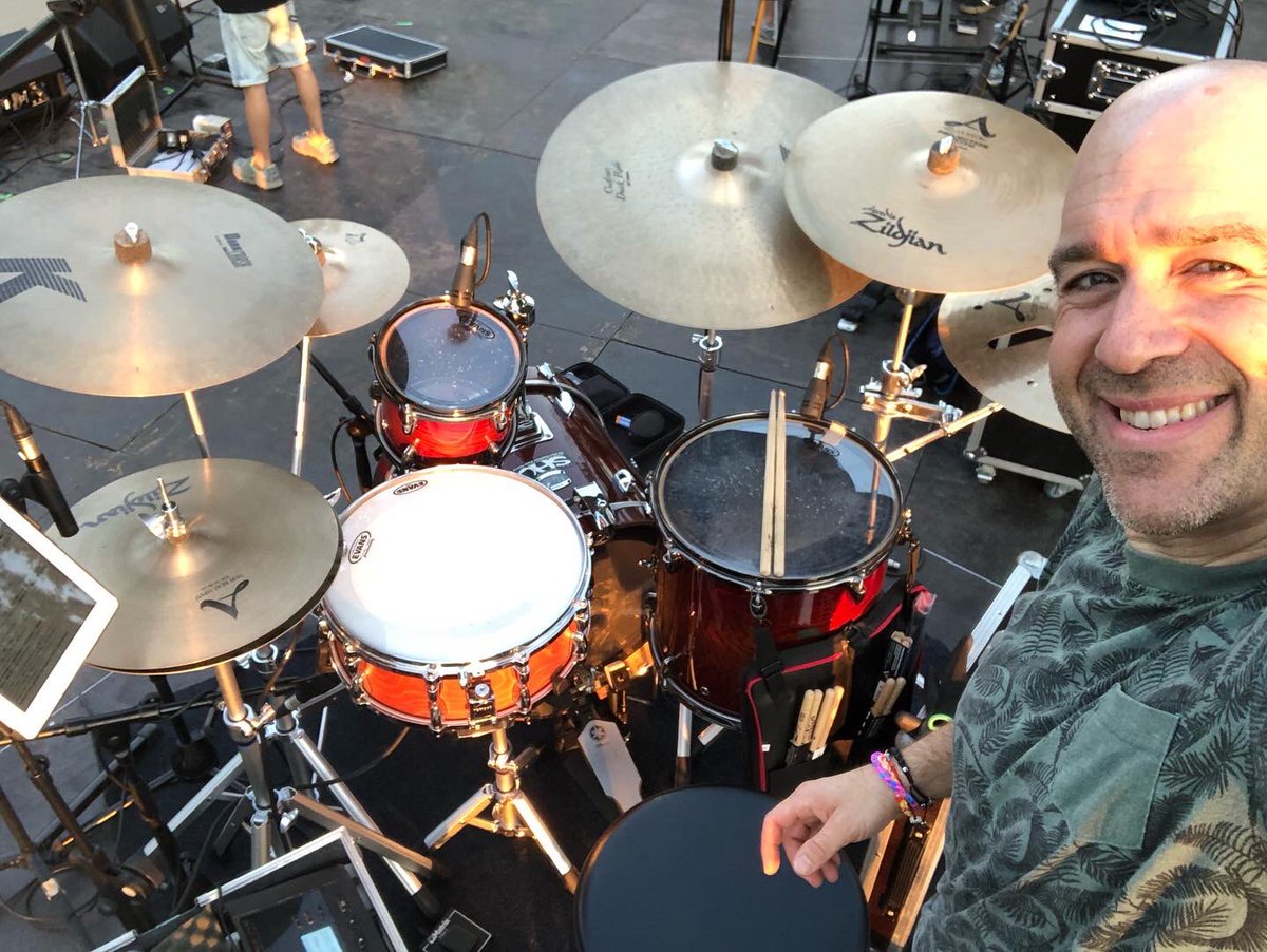 rcbdrums's tweet photo. Esta noche con @tapeosoundsystem en #santcugatdelvalles ===>> #letsgo🔥
.
.
.
.

#drums #drummer #instagramer #cymbals #madrid #ilovemywork #drumuniversity #grooveshare #practice #drumming #bateria #picoftheday #videooftheday #Moderndrummer #drumvintage #rcbdrumsestudio https://t.co/z0ZEZ8cpui