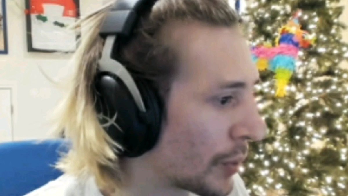 xWingus's tweet photo. @elosanta HAIRLINE https://t.co/bGSXPY4fB2