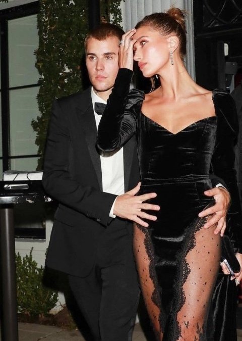 deanricksgf's tweet image. justin’s big hands on hailey’s hips........ that's it. that's the tweet.