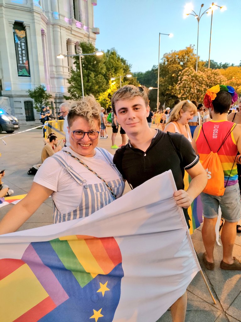jesus_psz's tweet photo. 🧡🏳️🌈🇪🇦 En el #Orgullo2022, como todos los años, sin renunciar a ninguna de mis banderas, porque simbolizan lo mismo, la libertad y la unión en la diversidad. #OrgulloLiberal
Sé libre, sé tú. 🇪🇦🏳️🌈🇪🇺 https://t.co/nvMd2mzaLi
