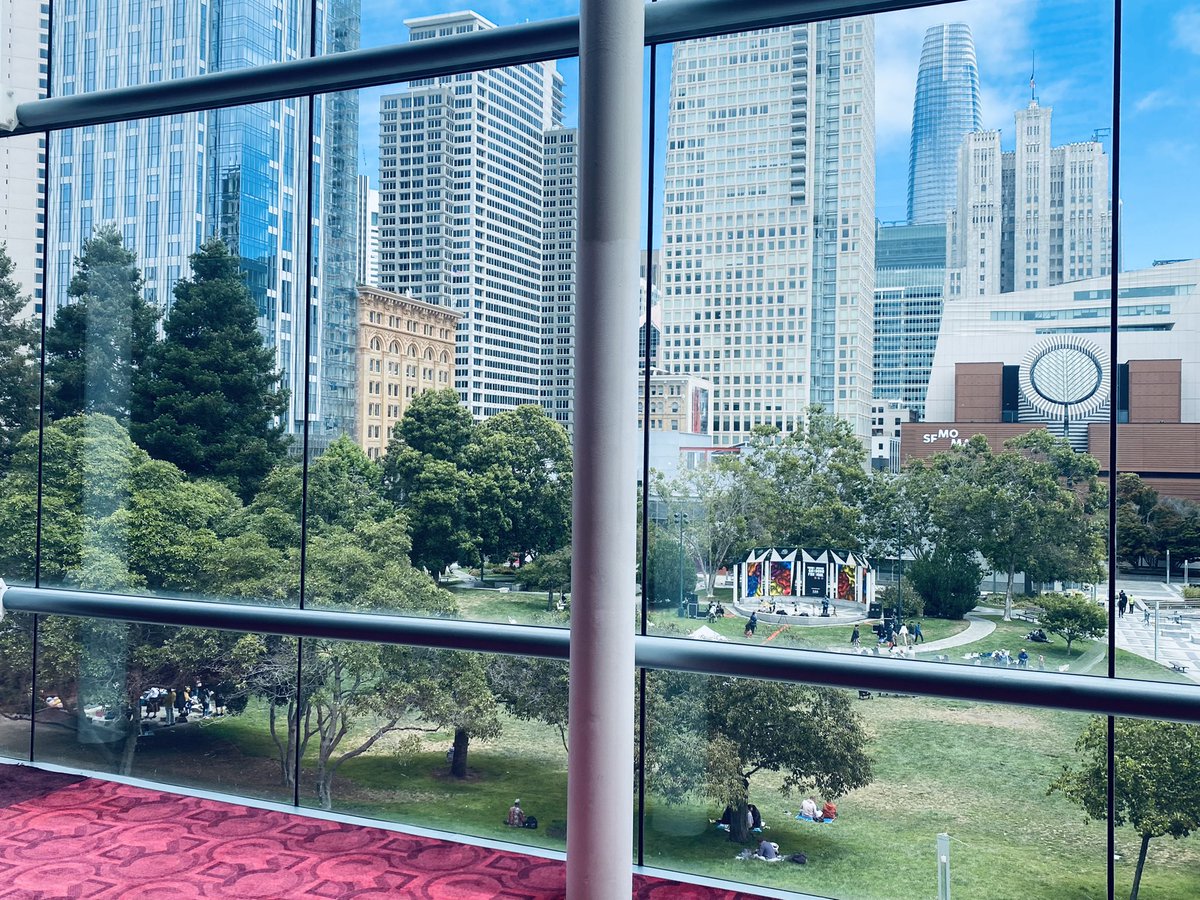 michaelniktaris's tweet photo. the lovely @mariamenounos 
hosting what’s @WhatsNoovie 
at @AMCTheatres before the commercials start
📈#HYAMCsqueeze📈
she’s actually Greek🇬🇷like me😊 
and I’m here #2See @thorofficial 😎 
🍿 $AMC 🤝 $HYMC ⛏ https://t.co/SGj8cCOwUx