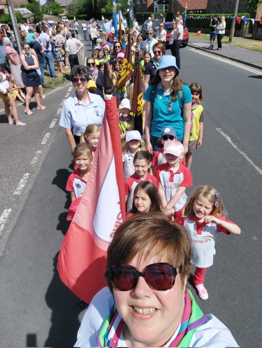 ManorDivision's tweet photo. Well done to all the Rainbows, Brownies, Guides and Leaders who turned out this afternoon in the hot sunshine for Haxby Carnival Parade.  We also had the pleasure of leading the parade this year #feelingproud @Girlguidingnys @GirlguidingNEE https://t.co/uVDi2P4EUd