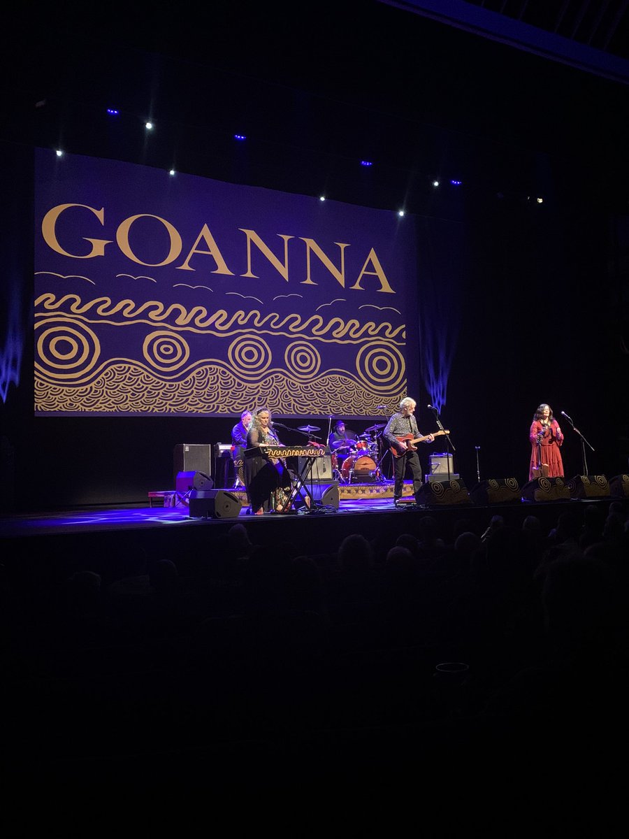 TaraVenn's tweet photo. So fabulous last night - thanks #ShaneHoward, #MarciaHoward & crew & #AuntyJuneMills - a true #ArafuraPearl herself! ...& special guests, #lazarus on #didge #yidaki & Tony from #Milingimbi 👍🏽👍🏼😃...such a great night! ♥️💛🖤🧡❤️💙🎵🏝🐊🌴🌺🐚🪷#LarrakiaCountry #Darwin #NT https://t.co/OKOe6lMToi