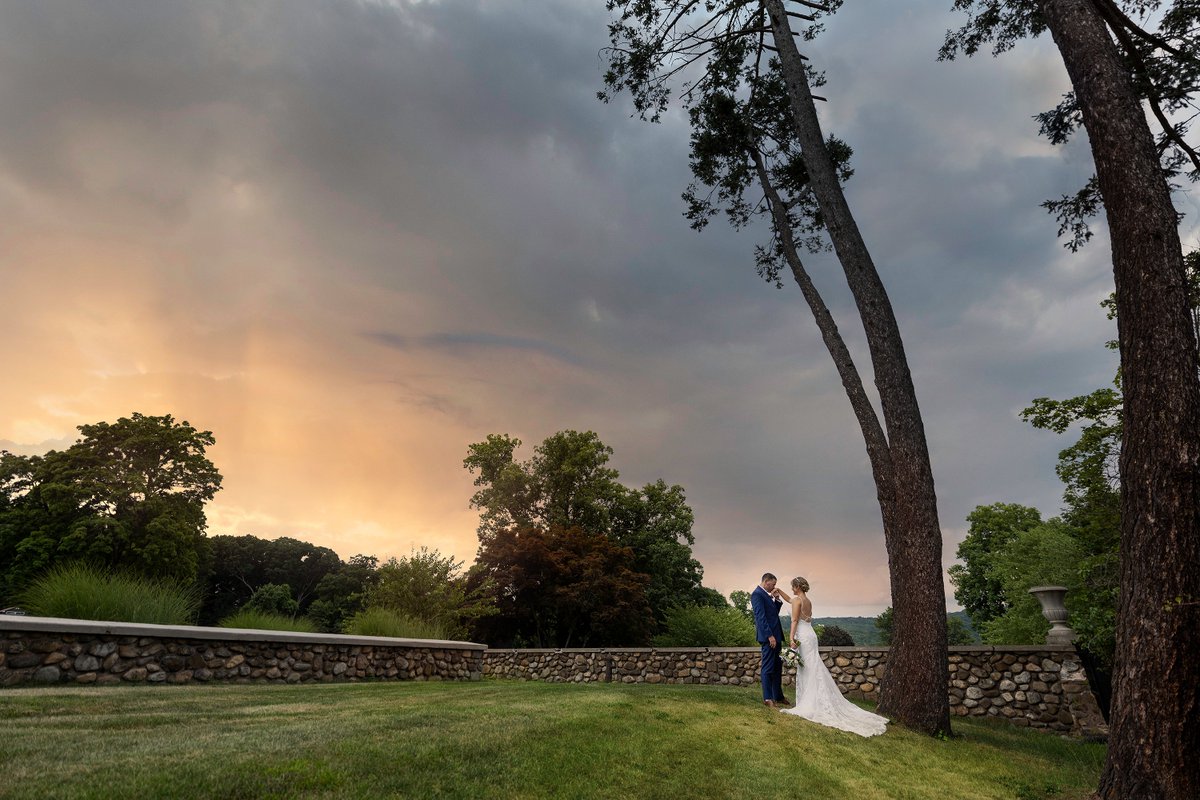 weddingsbyray's tweet photo. #Sunset Chaser #weddingday #brideandgroom #weddinginspo https://t.co/t7gjUej3l8