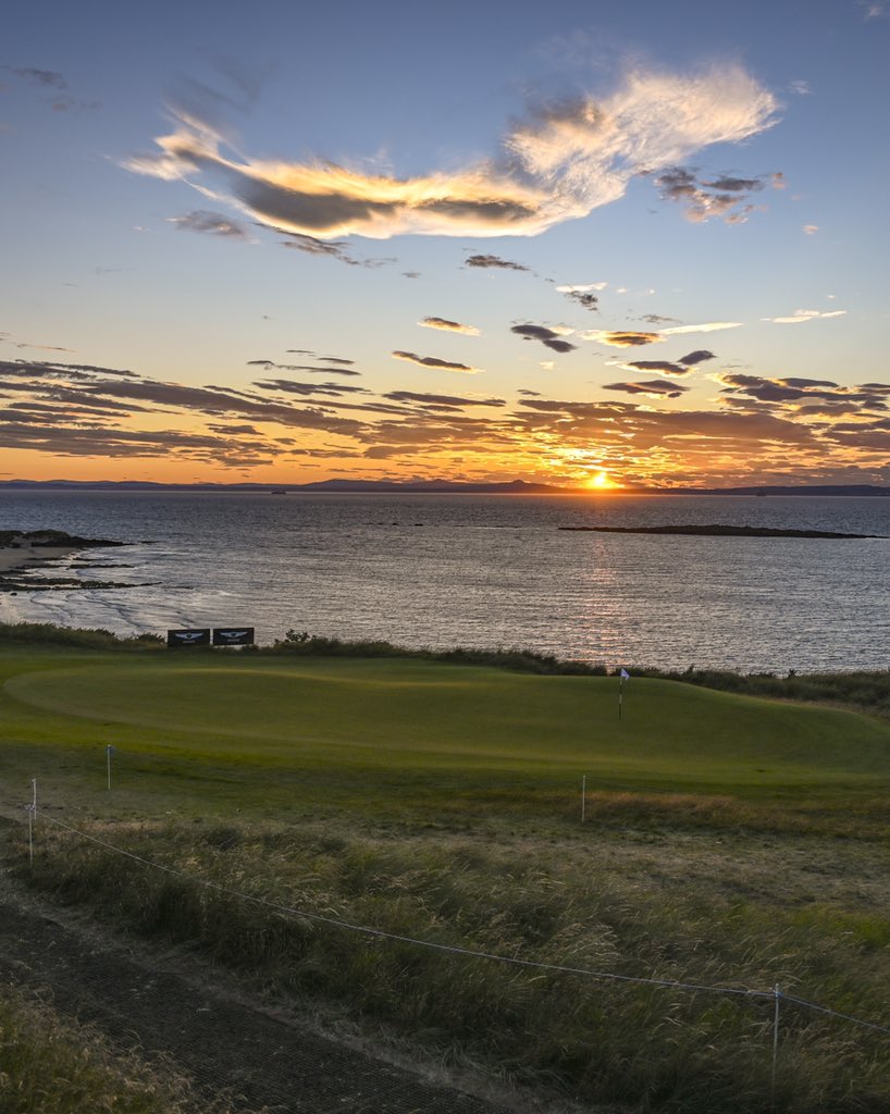 10 p.m. in Scotland …

And the sun is still up 😍🌅⛳️