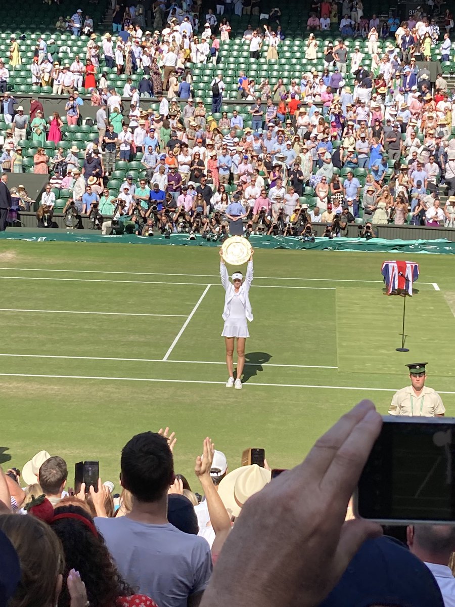 CamillaTominey's tweet image. Had the best day @Wimbledon today @LTA #Wimbledon #LadiesFinal #Mensdoublesfinal #tennis @LivFields88
