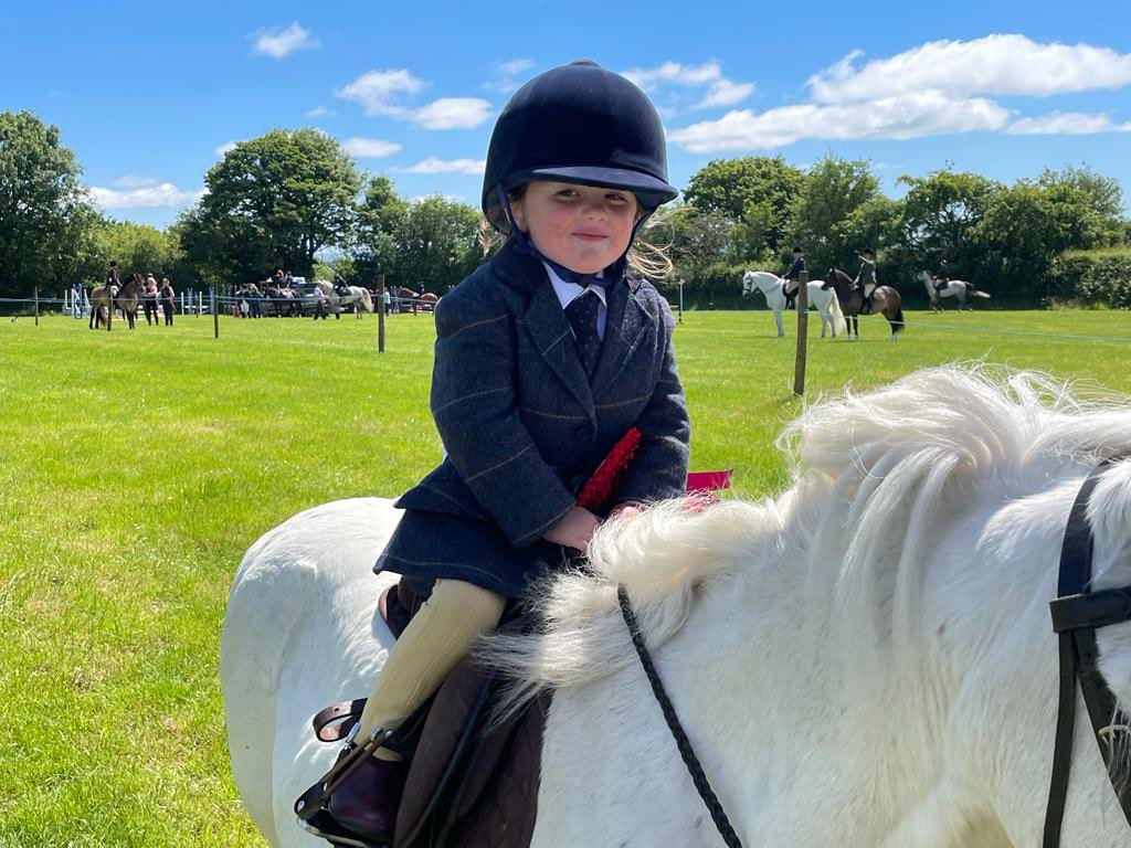 Productive day all round I guess?! 🐎