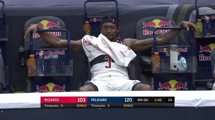 NoLimitTeekay's tweet photo. @DATrey5_ Niggah ain’t learn from all those games. Drops 50+ just to go sit on the bench in the 4th and lose the game 😭😭😭😂 https://t.co/NPFdAKgBZk