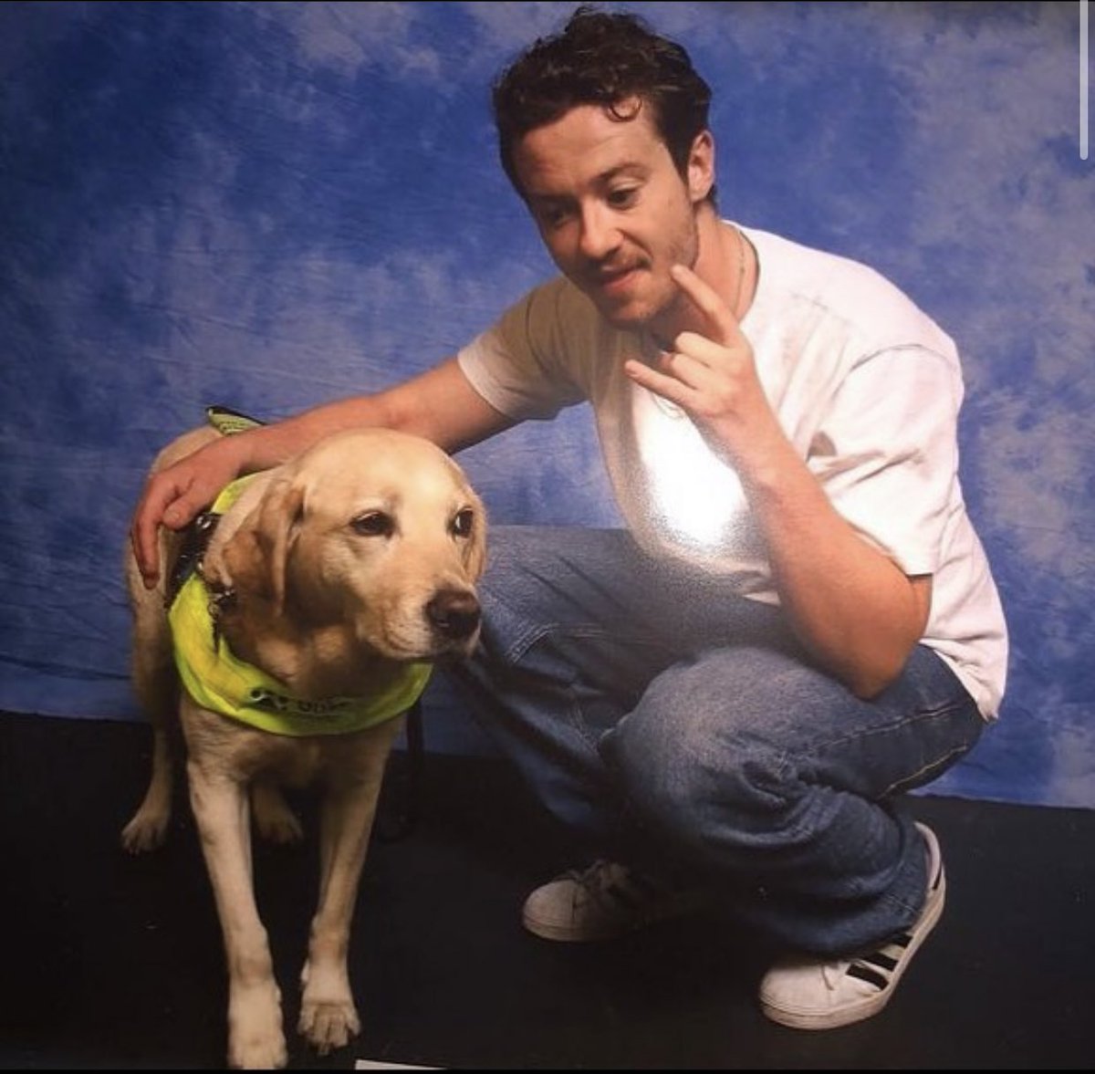 heroemunson's tweet photo. não sabia que precisava ver o joseph com um doguinho até ver o joseph com um doguinho, te amo joseph com doguinho https://t.co/YPb79KCgXg