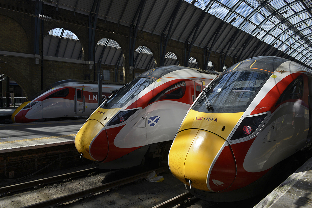 thangnangman's tweet photo. These days I no longer arrive at #Paddington when I invade the capital. Makes a nice change...! 
Here are some colourful #Azumas in the sunshine at Kings Cross. Note the teardrop Saltire on the one that's just arrived from #Edinburgh, rather cute. @LNER #Kingscross #Railways 😎 https://t.co/KDIg6uYZjL