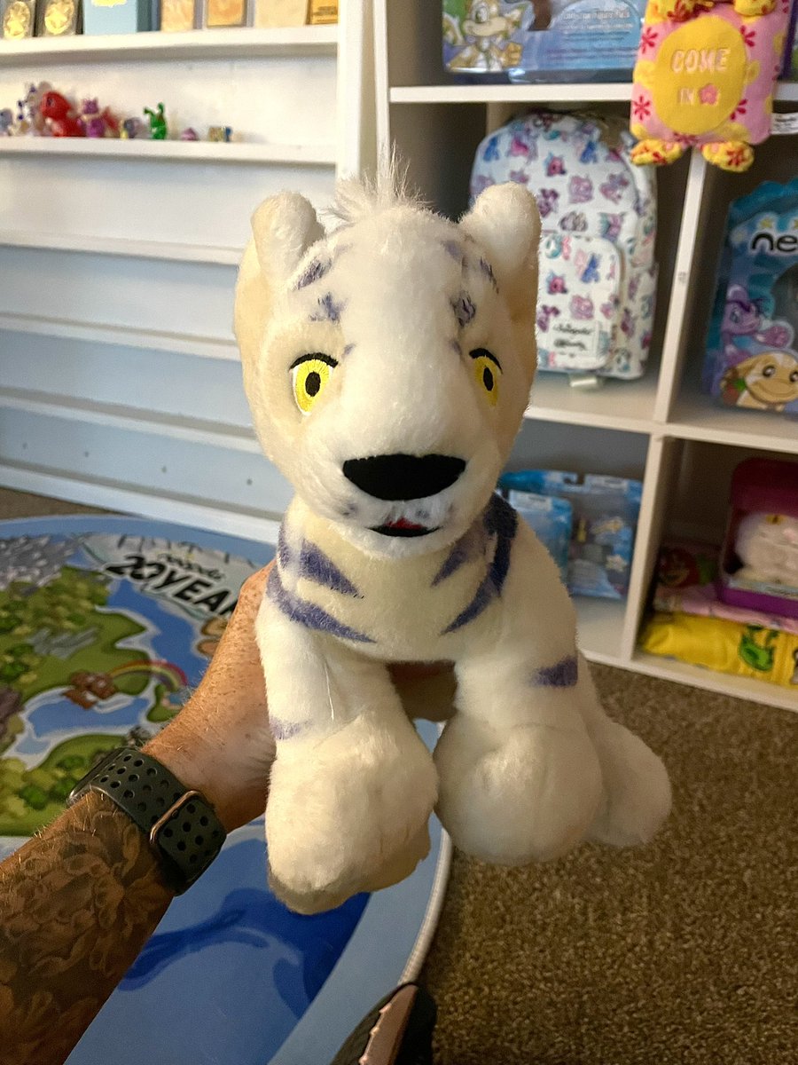 Melzfitt's tweet image. He’s here and I’m so happy 😭😊🥰 #Neopets #NeopetsPlush @Neopets