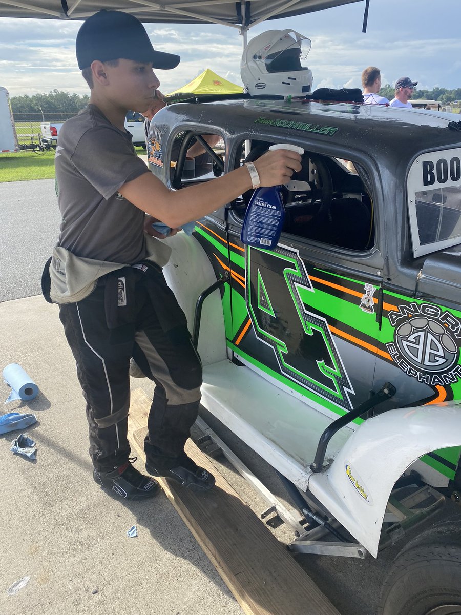BookmillerMotor's tweet photo. Cleaning is part of it 🏁 @Starbriteinc @startron #LegendsCar #Racing #EvanBookmiller #BookmillerMotorsports #CDanGang #CoupeKiller @MotorsportsJw https://t.co/h5E6Ff6RE0