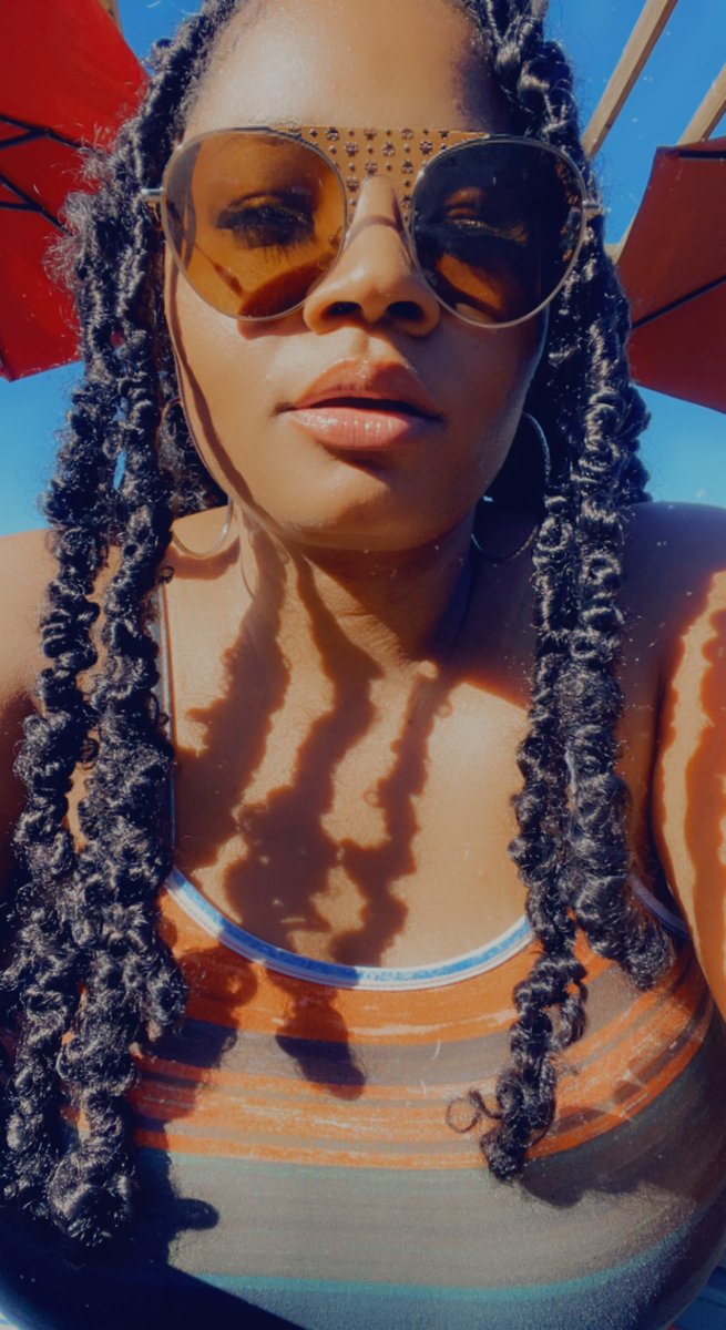 Jay_kiddo's tweet photo. I don’t mind the sun!!💛💛 https://t.co/YDAyfZF3LP