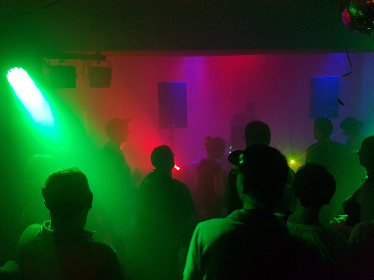 coloradiodd's tweet photo. Freies #Radio. Offen für Weltoffene. Da, wo’s wehtut. Für die Menschen (alle) in #Dresden. Das ist coloRadio. Heute wurde die Radio-Initiative Dresden, also der Betreiberverein von #coloRadio 30 Jahre alt. @RadioBlau  @aethertaeter https://t.co/xVT2K3vcXG