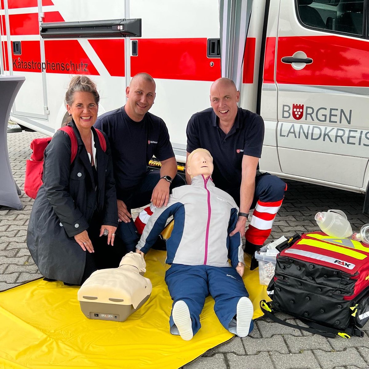 KuchSimon's tweet photo. Tag der #Verkehrssicherheit mit @malteserDE #Burgenlandkreis #Verkehrswacht #teuchern #hohenmölsen #feuerwehr #THW #Polizei vielen Dank für das tolle Engagement und die wertvollen Informationen - Bericht des MDR findet Ihr hier https://t.co/IYTUQsrNd1 https://t.co/uQ53yTlGfE