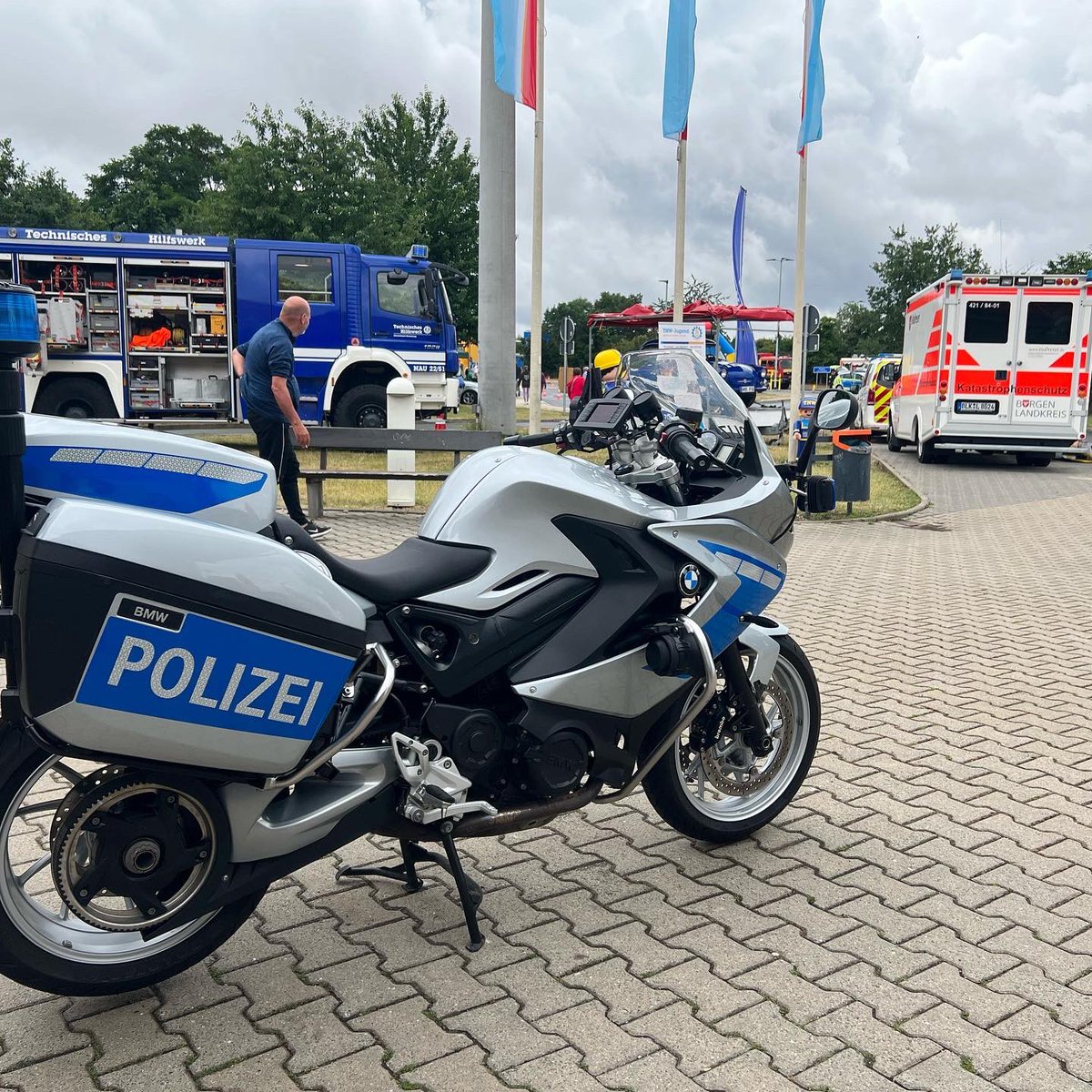 KuchSimon's tweet photo. Tag der #Verkehrssicherheit mit @malteserDE #Burgenlandkreis #Verkehrswacht #teuchern #hohenmölsen #feuerwehr #THW #Polizei vielen Dank für das tolle Engagement und die wertvollen Informationen - Bericht des MDR findet Ihr hier https://t.co/IYTUQsrNd1 https://t.co/uQ53yTlGfE